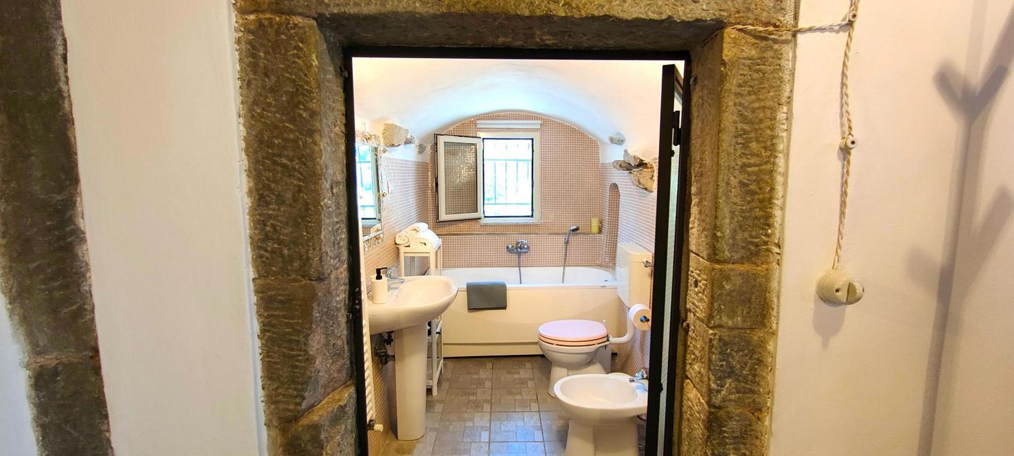 לינה וארוחת בוקר ביאסה La Casa Delle Pietre Parlanti - Casa In Pietra Ai Piedi Del Parco Delle 5 Terre מראה חיצוני תמונה