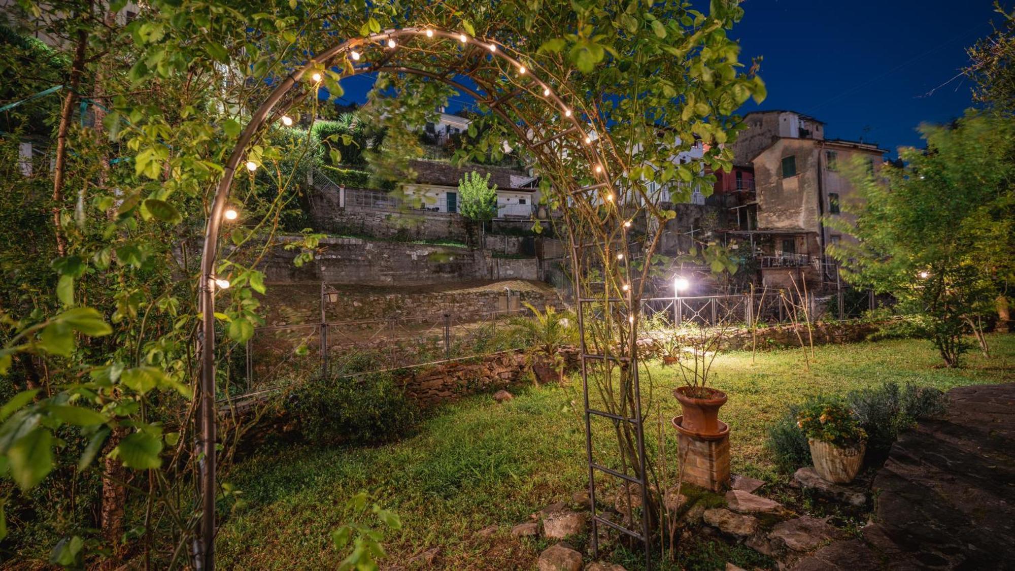 לינה וארוחת בוקר ביאסה La Casa Delle Pietre Parlanti - Casa In Pietra Ai Piedi Del Parco Delle 5 Terre מראה חיצוני תמונה